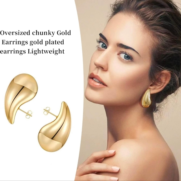 Oversized gold earrings - Picture 3 of 3